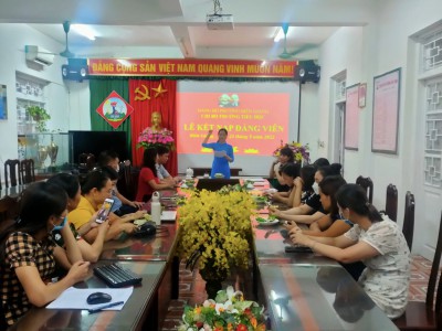 Chi bộ trường Tiểu học Biên Giang long trọng tổ chức Lễ kết nạp Đảng viên