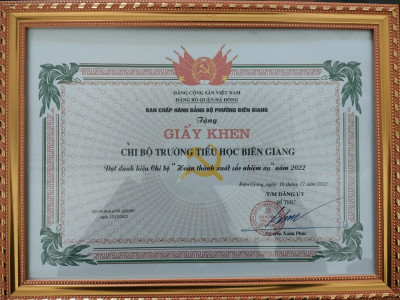 Chi bộ trường tiểu học Biên Giang được nhận Giấy khen